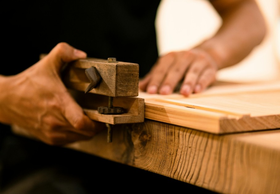 Las 5 herramientas que no faltan en el taller de un carpintero profesional. 1